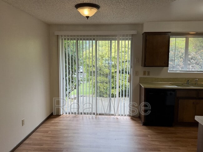1223-1227 NW Highland Ave