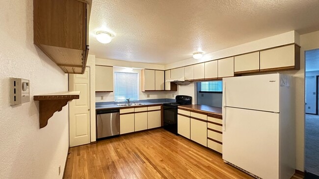 Photo - 831 S 310th Pl