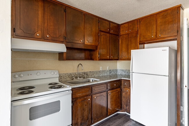 1BR, 1BA - 900SF