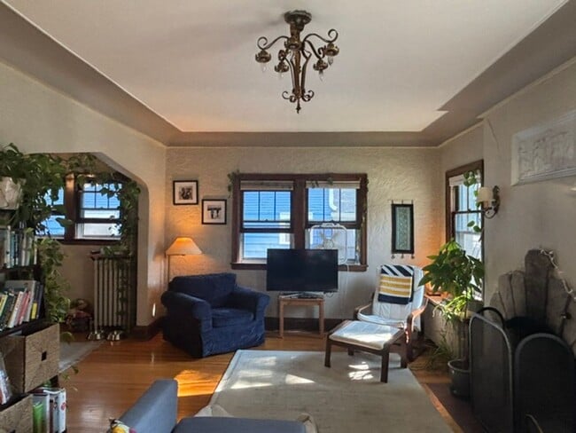 3535-3537 Harriet Ave