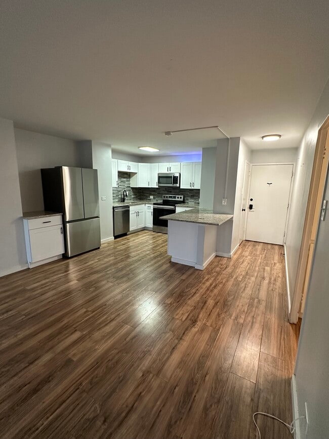 Building Photo - 888 N Logan St Unit 4f