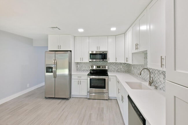Photo - 9128 Roan Ln