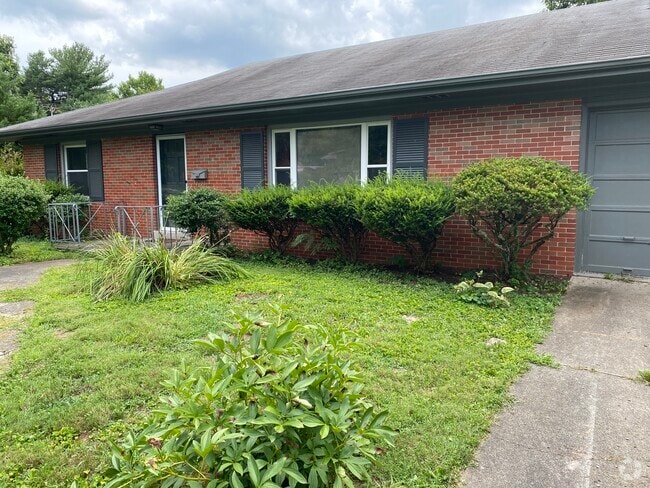 Building Photo - 520 Albany Rd Rental