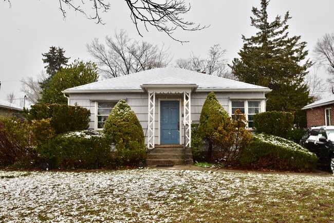 Building Photo - Charming Sugarhouse Home with Amazing Backyard & Prime Location