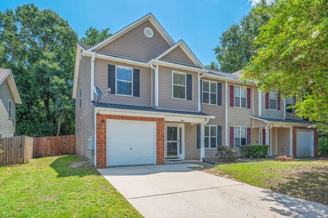 Photo - 242 Wainwright Dr