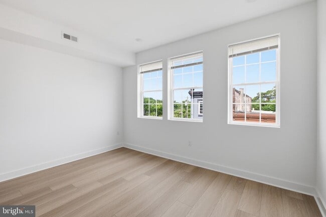 Building Photo - 2503 N 12th St Unit 2