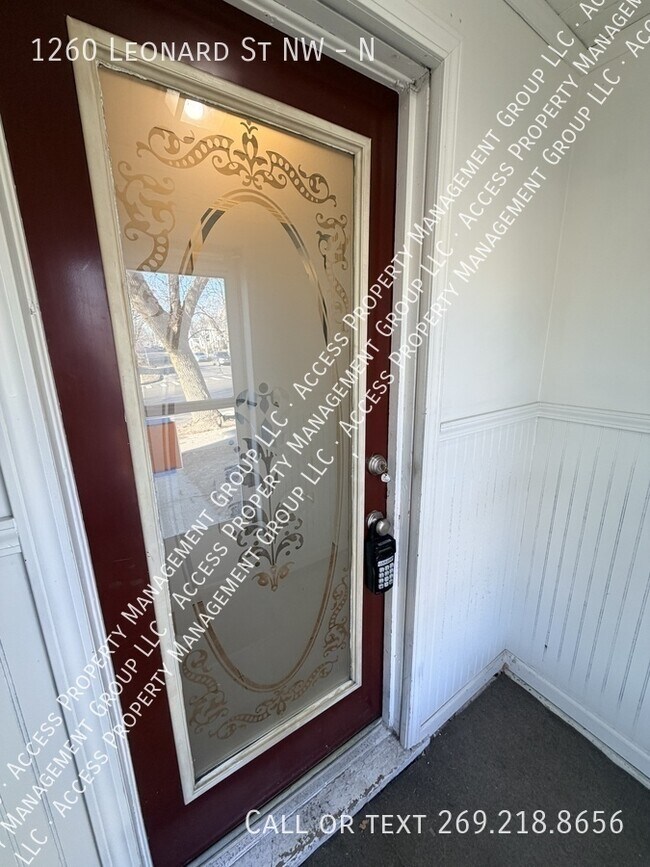Photo - 1260 Leonard St NW