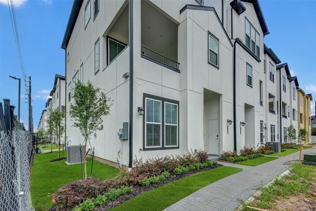 Photo - 2710 Grand Fountains Dr