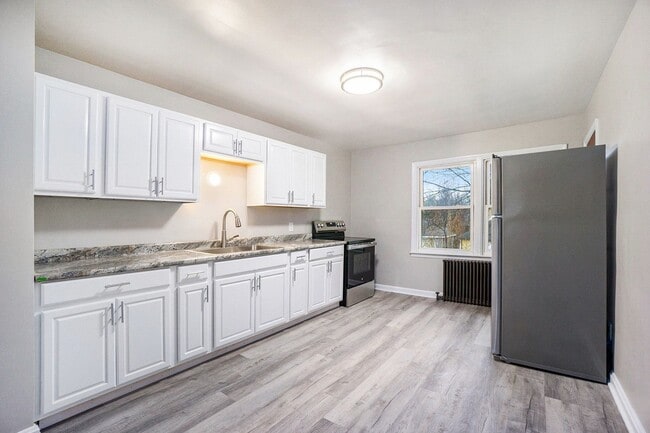 Photo - Newly Renovated 1br/1ba Apartment Available! PICTURES COMING SOON! Unit D