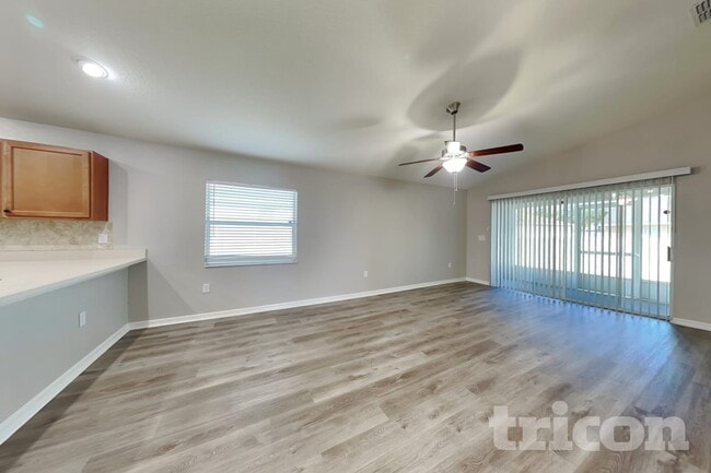 921 Kingfisher Dr