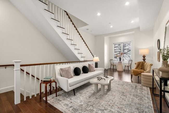 Photo - 162 Clark St