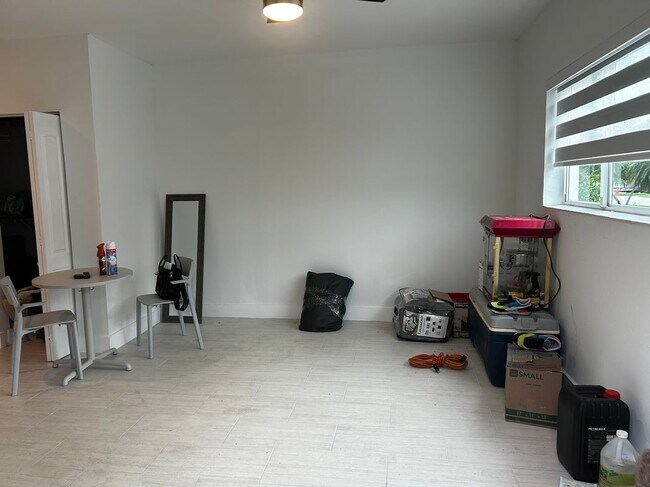 Photo - 1615 N 28th Ct Apartamento