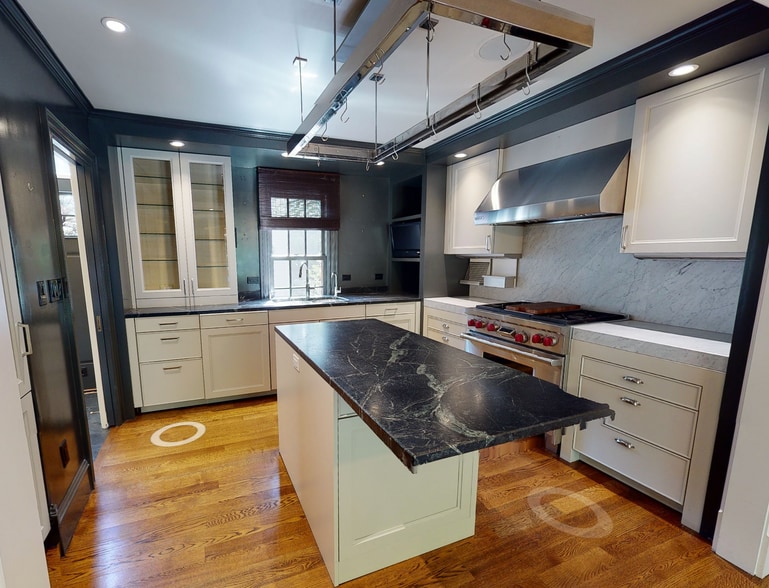 9 Foster Pl