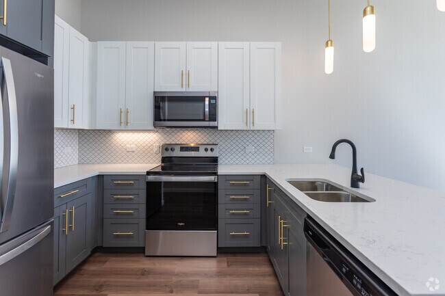 1BR, 1BA - 708SF