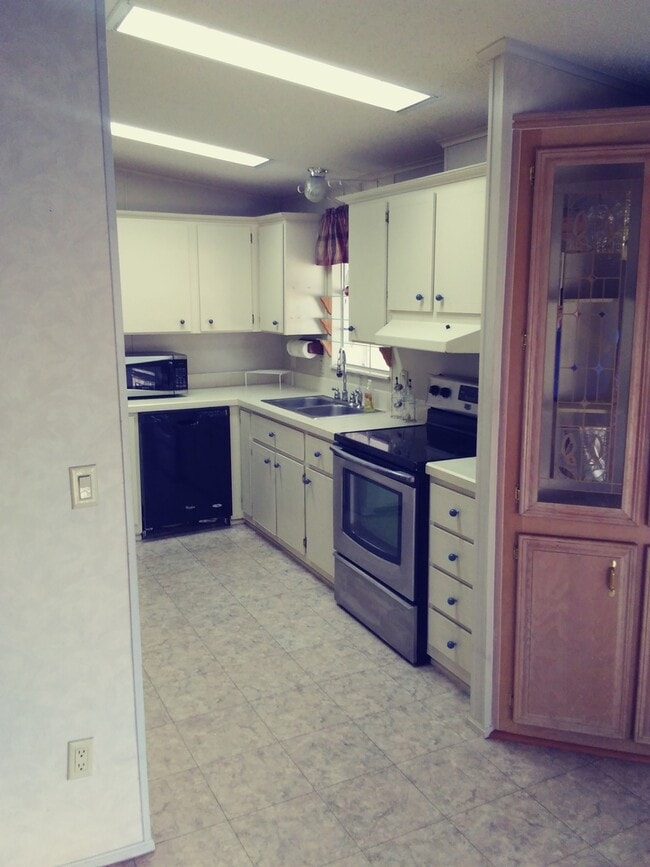 Photo - St. Cloud, 2 Bed, 2 Bath, 2 Bonus rooms, close to stores