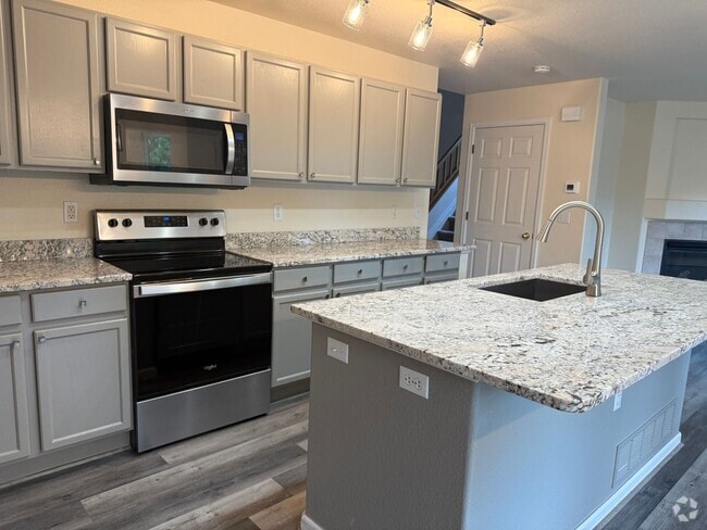 Building Photo - Great 4 bed 3 bath home Wolf Creek Neighbo...
