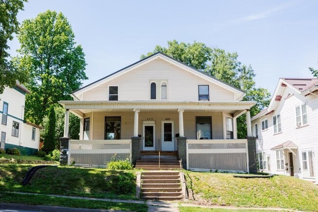 Building Photo - 609 W 3rd St