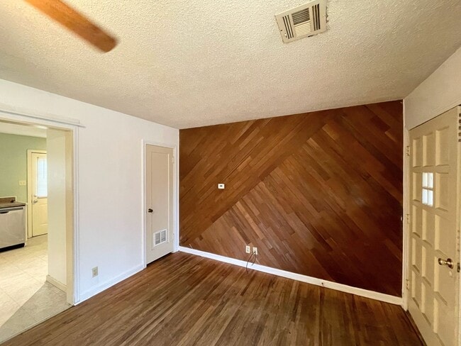 Photo - 1903 Cone St