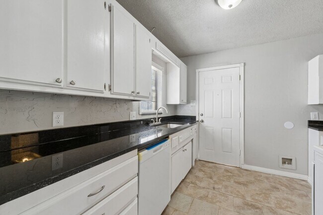 Photo - 224 E Myrtle Ln