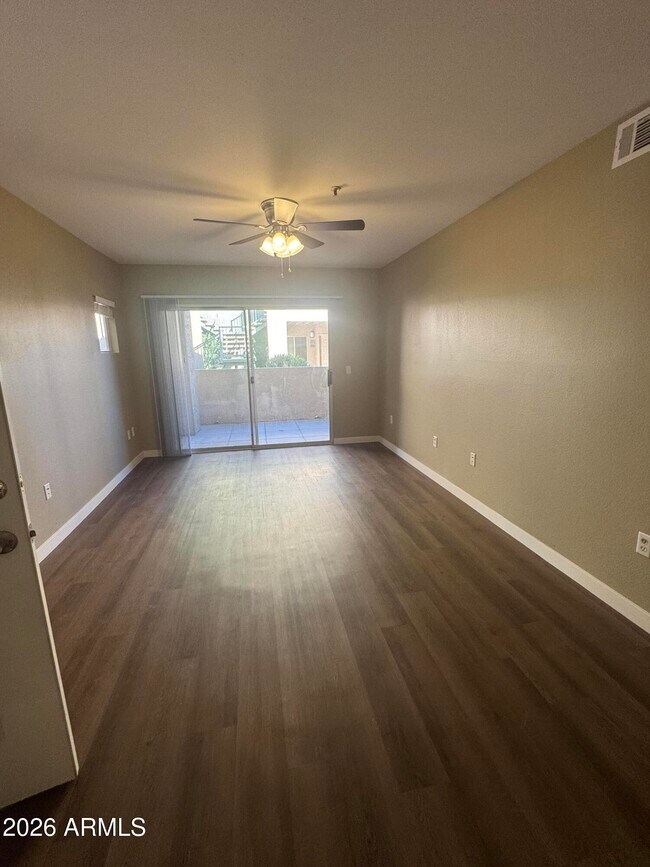 Building Photo - 1295 N Ash St