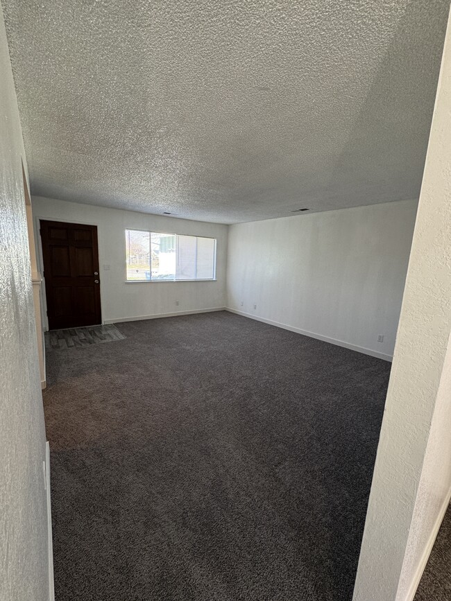 Photo - 211 W San Joaquin Ave Unit 211 W San Joaquin