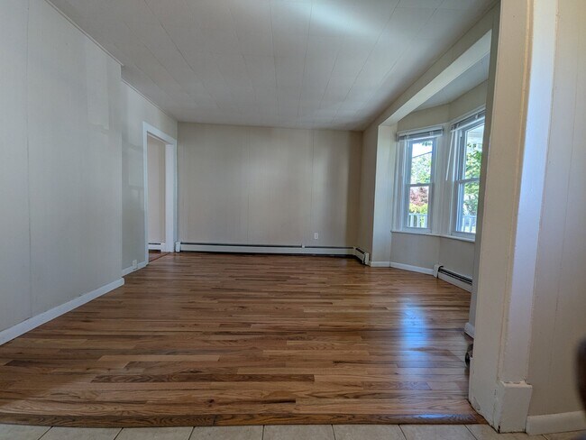 Photo - 10 S Walnut St