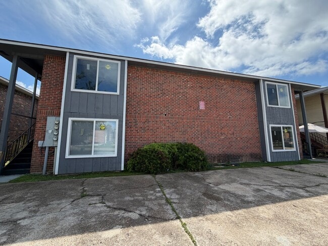 Building Photo - 103 Limoges St