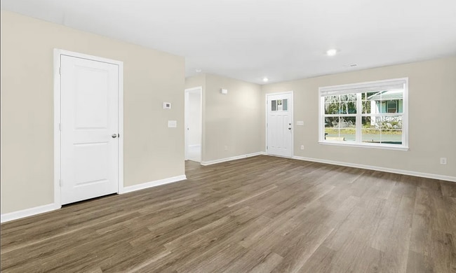 7 Iola St