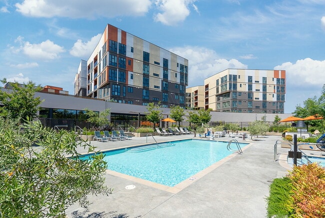 1250 Lakeside