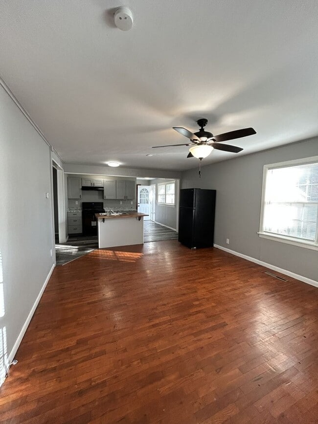 Photo - PRE-LEASING- AVAILABLE JULY 10TH - 3 Bedroom/2 Bathroom House
