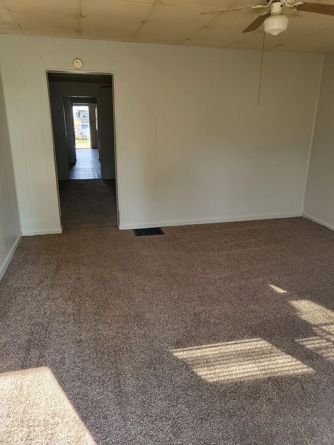 Photo - 1 bed house with washer dryer hook up