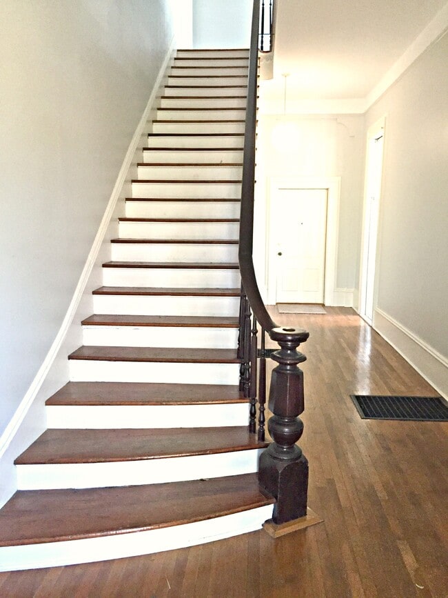 Beautiful Staircase - 215 W Gwinnett St Unit Apt. 3