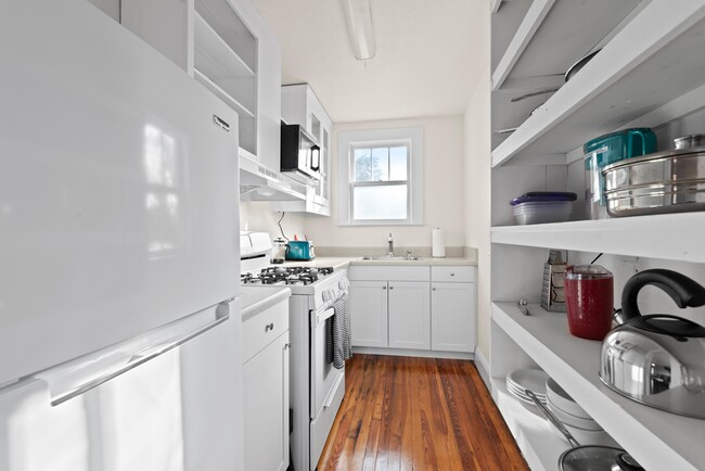 Photo - 2672 Post St