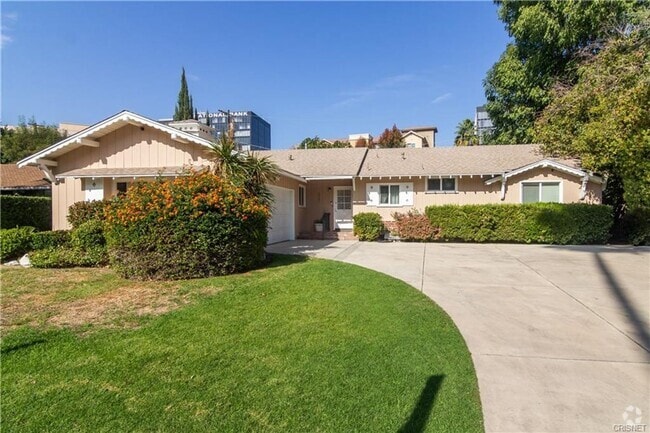 Building Photo - Charming 1950's Home in Encino, CA