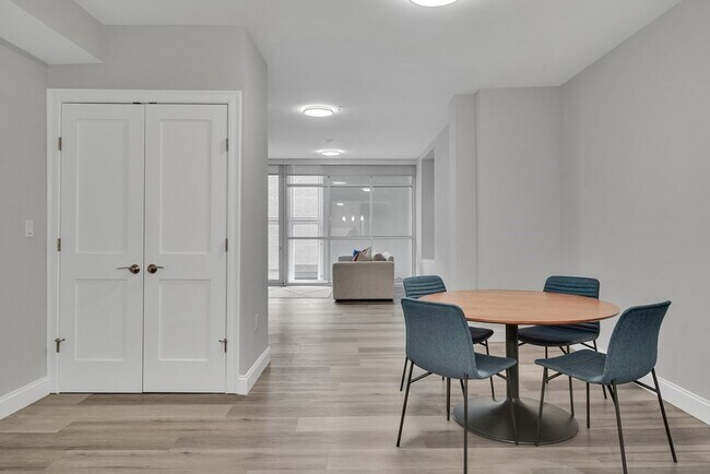 Photo - 771 Harrison Ave Unidad #305-