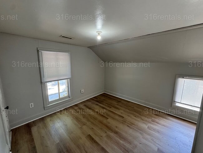 Photo - $1100 - 3 bed 1 bath - Single Family Home