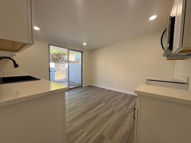 Photo - 1508 E Adelaide Dr Unit 5