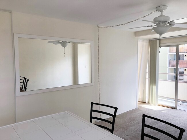 Photo - Waikiki - 1 bed 1 bath  w/ Parking - Utili... Unit 1003