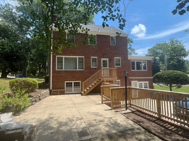 Photo - CHARMING COLONIAL IN KENSINGTON  CLOSE TO NIH JOINT BASE BETHESDA