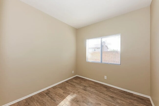 Photo - 3346 N Carnation Dr