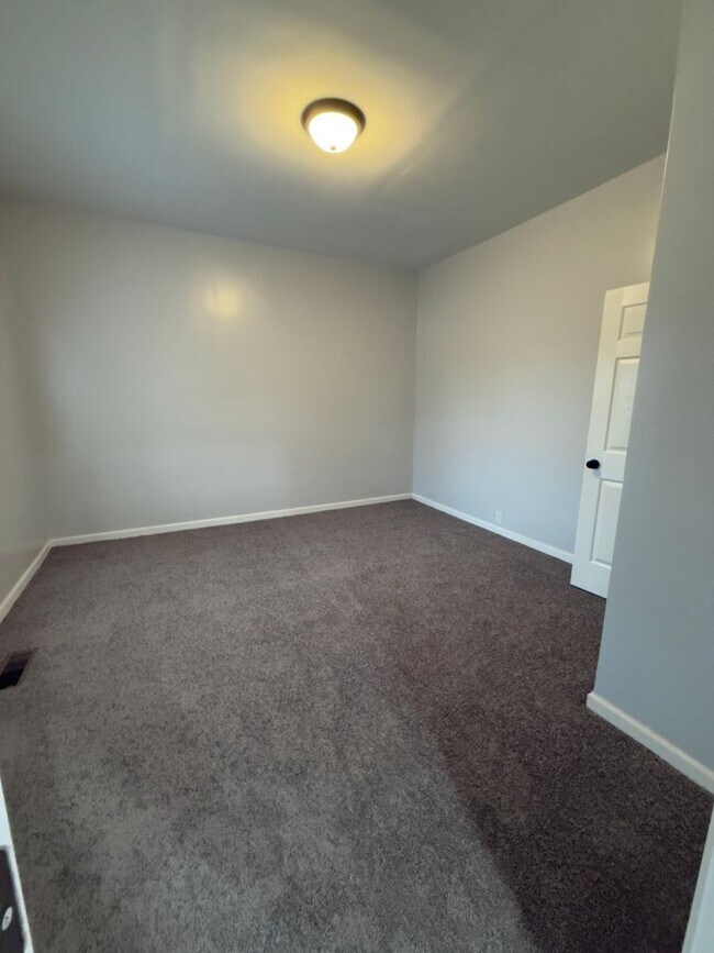 Photo - 120 E 14th St