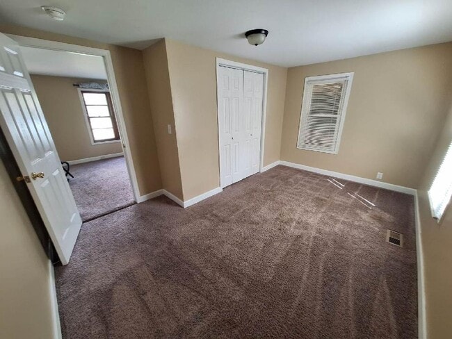 Photo - Knoxville 37914 - 3 bedroom, 1 bath home - Contact Tara Hayes (865) 242-8010