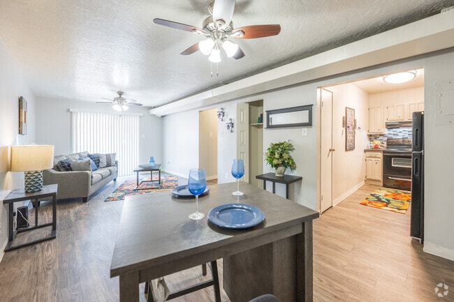 1BR, 1BA - 778SF - Dining Room