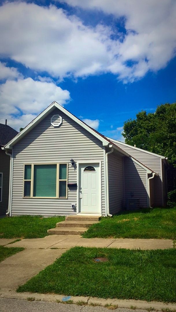 Building Photo - **Price Reduced**  Recently Remodeled and ...