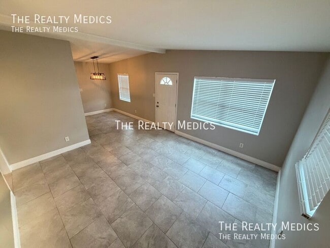 Photo - 3612 Surrey Dr