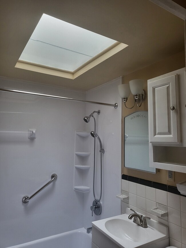 Building Photo - 2445 Brookwood St