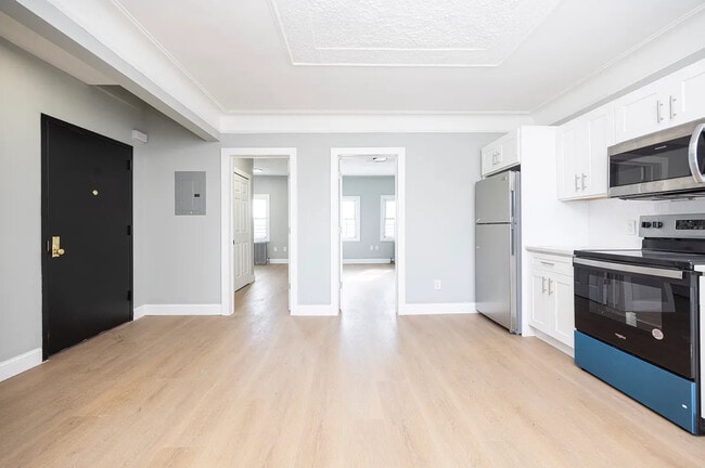 Photo - 667 Glenmore Ave