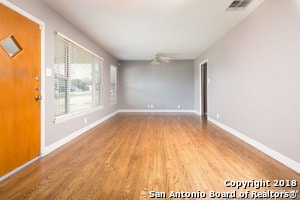 Photo - 303 Schmeltzer Ln