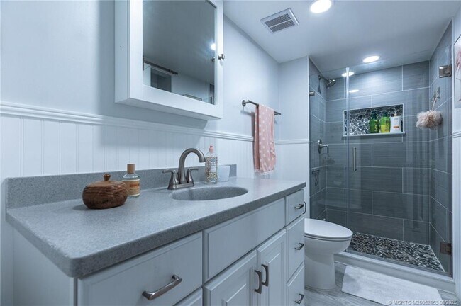 Photo - 245 NE MacArthur Blvd Unit 18