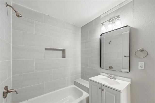 Photo - 2224 Poplar St